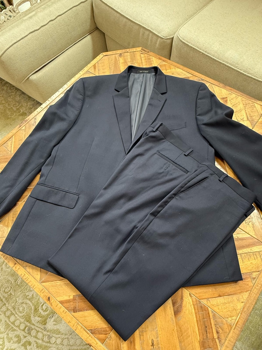 Michael Kors Men's Navy Two-Piece Suit Jacket 50L & Trousers 44x34
